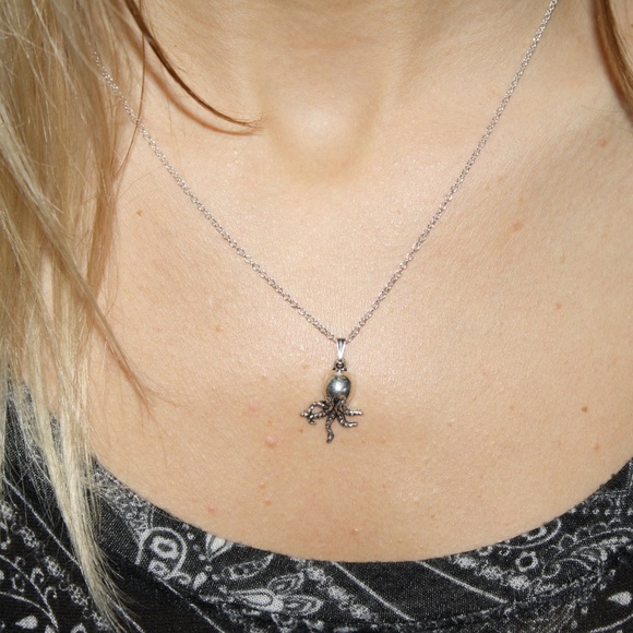 Really cool octopus necklace 18" chain NWOT - Picture 3 of 5